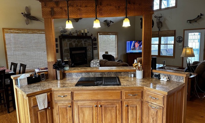 Higden House | Lakefront Cabin on Greers Ferry!