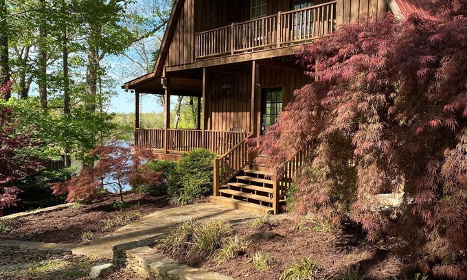Roxboro House | Lakefront Cabin on Hyco Lake