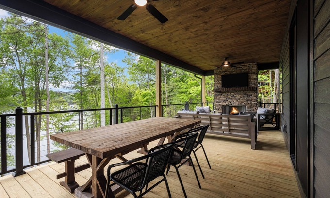 Blairsville Cabin | Lakefront Cabin - Private Dock, Stunning Views, Perfect 4 Families & Groups!