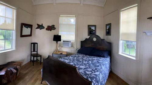 Braden River House | Lakefront Cabin Rental in Bradenton, Florida