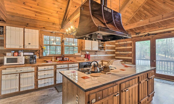Spring City Cabin | Lakefront Cabin w/Boat Dock & Sunset Views!