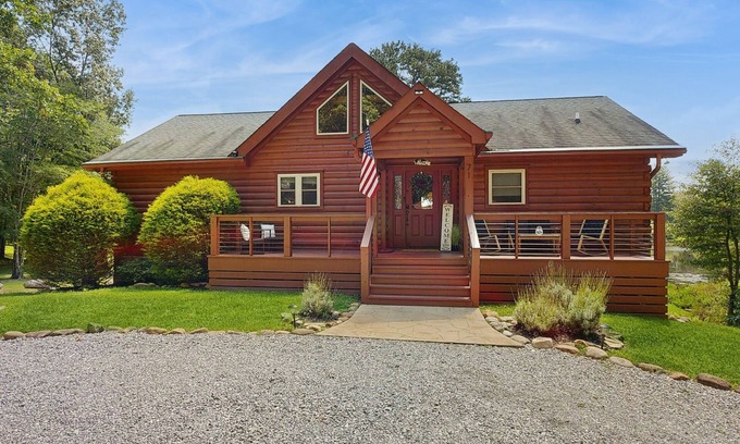 Mills River Cabin | Lakefront cabin with a balcony, firepit, wet bar, washer/dryer, dock, & AC