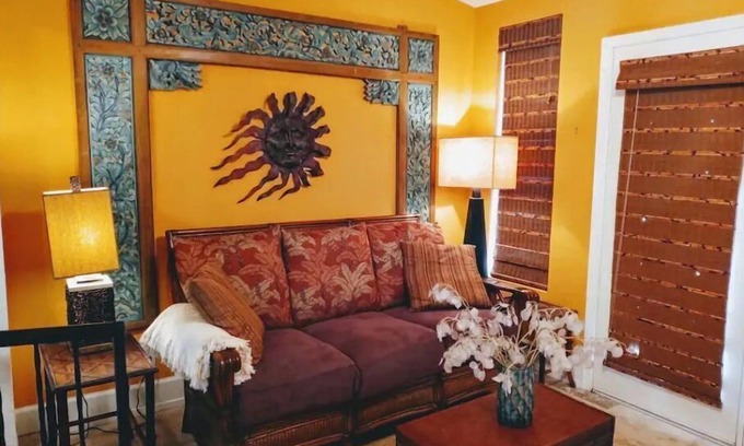 Royal Condo | Lakefront Casita