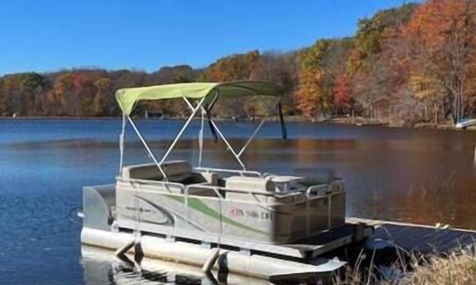 Locust Lake Village House | Lakefront Chalet Golf Cart, Pontoon & Kayak in LLV