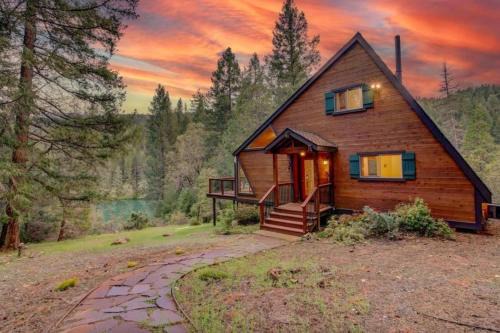 Nevada City House | Lakefront Chalet Nevada City
