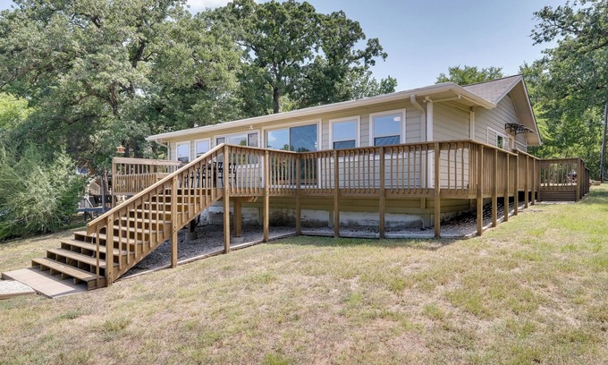 Wellborn Cottage | Lakefront College Station Home Near Texas A & M!
