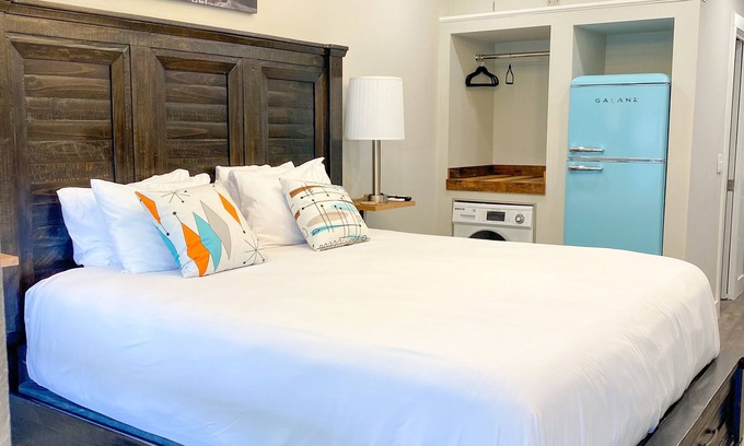 Flat Rock Condo | Lakefront Condo Historic Flat Rock at Mill House Lodge Sleeps 2 Newly Renovated