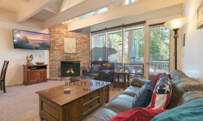 Incline Village Condo | Lakefront Condo Complex - Beach Access (LA999 35)