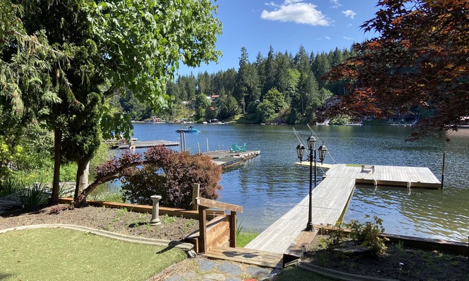 Shawnigan Lake House | Lakefront Cottage- Private Dock & sandy beach