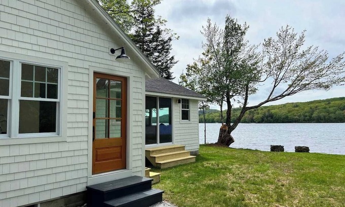 Hope Cottage | Lakefront Cottage at Salisbury Camp