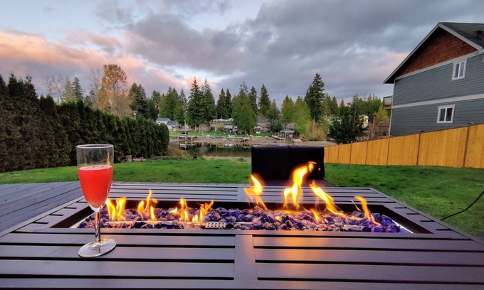 Bonney Lake Cottage | Lakefront Cottage Near Crystal Mountain & Rainier