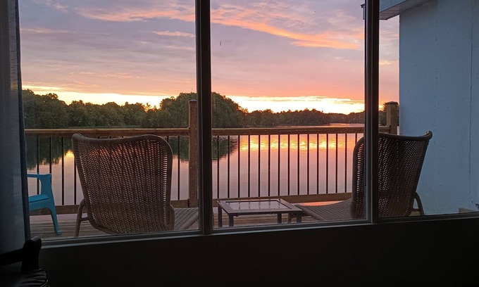 Rideau Lakes Cottage | Lakefront cottage on Benson Lake, Rideau Canal