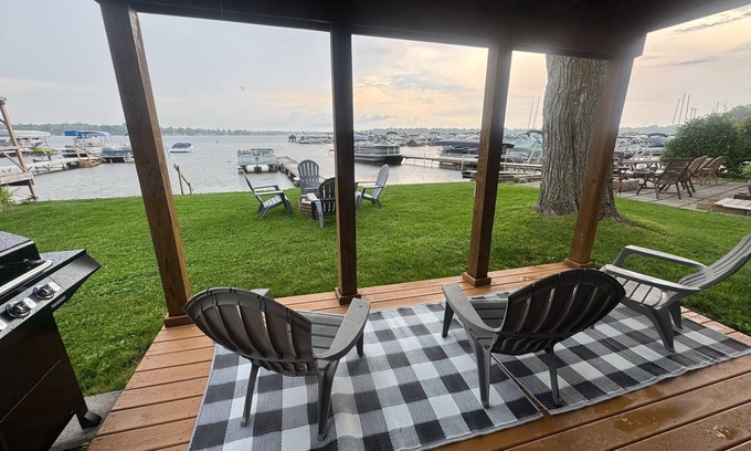 Pinckney House | Lakefront Cottage on Portage Lake and the Huron River Chain of Lakes
