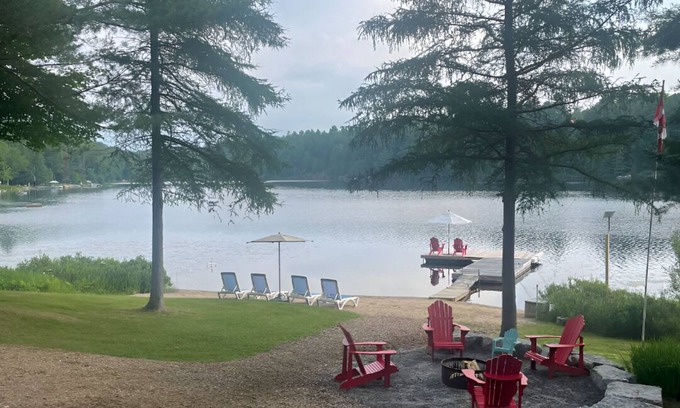 Utterson Cottage | Lakefront Cottage Retreat