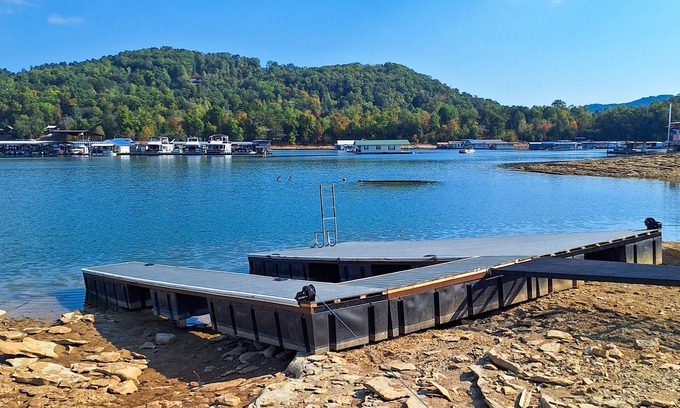 New Tazewell Cottage | Lakefront cottage with water views, private dock, full kitchen, deck, W/D & AC
