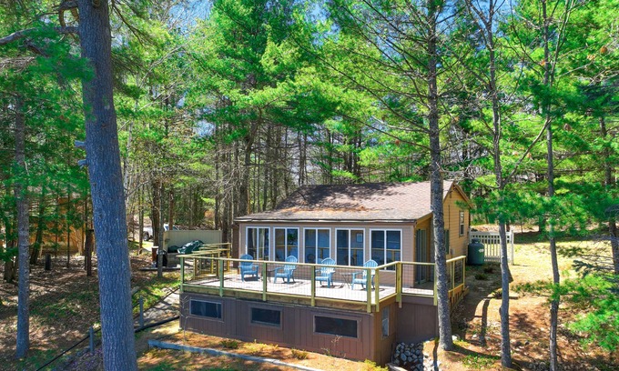 Newfield Cottage | Lakefront cottage with dock, two kayaks & deck - dog-friendly