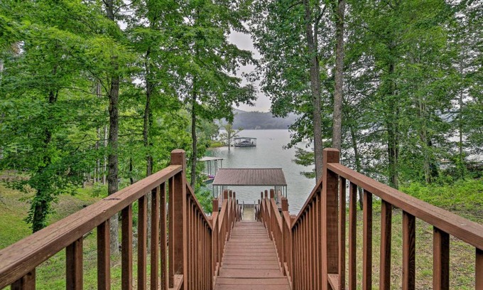 Sharps Chapel House | Lakefront Cottage with Private Double Dock