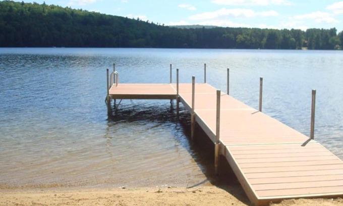 Casco House | Lakefront Cottage with Private Beach