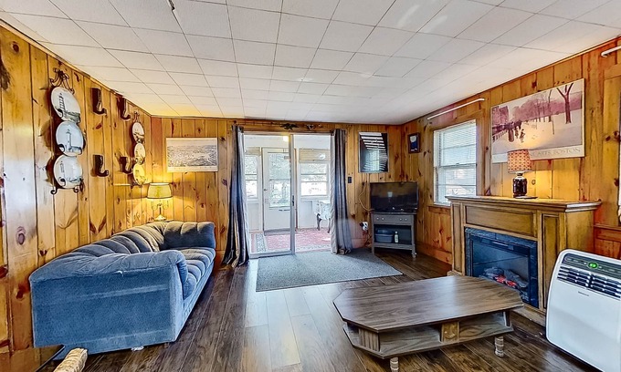 Moultonborough Cottage | Lakefront dog-friendly home with private beach, community tennis, beach, dock