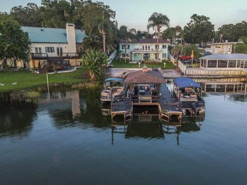 Mount Dora House | Lakefront Duplex with Pontoon Boat 2 Bedroom Home