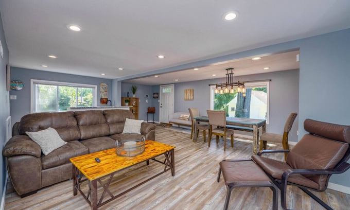 Mentor-on-the-Lake House | Lakefront Escape With Hot Tub & Modern Comforts