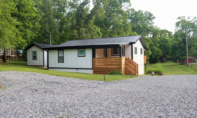 Spring City House | Lakefront Escape at Watts Bar Lake