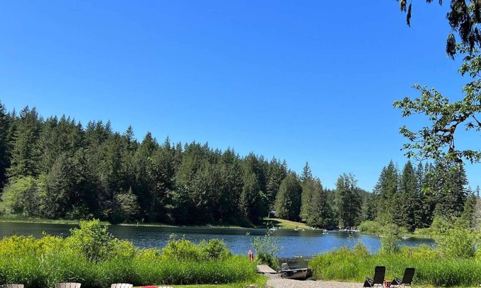 Maple Falls House | Lakefront Estate-dock, boat, yard, privacy, hot tub, hike Mt Baker