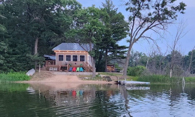 Pine River Cottage | Lakefront family and dog friendly cottage near Wild Rose.
