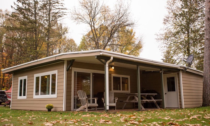 Hayward Cabin | Lakefront Family Cabin with Pontoon Rental Available