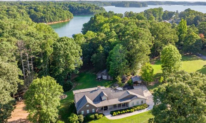 Flowery Branch Other | Lakefront, Farm Animals, Swim, Kayaks, Sauna, Gym