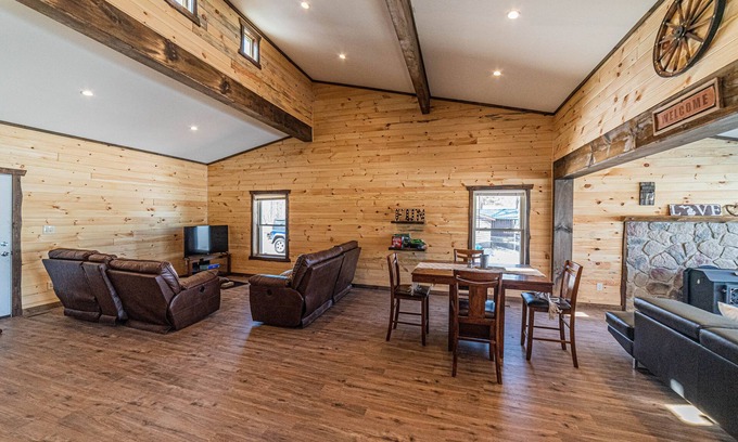 Irons House | Lakefront fully renovated log cabin perfect location