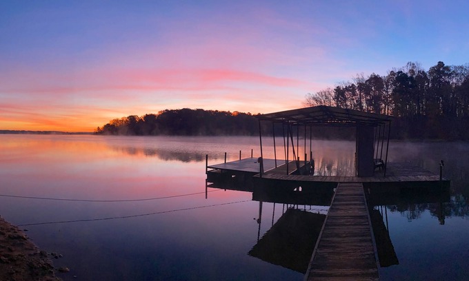Reed Creek House | Lakefront gem on quiet Hartwell cove with private dock (sleeps 10-12)