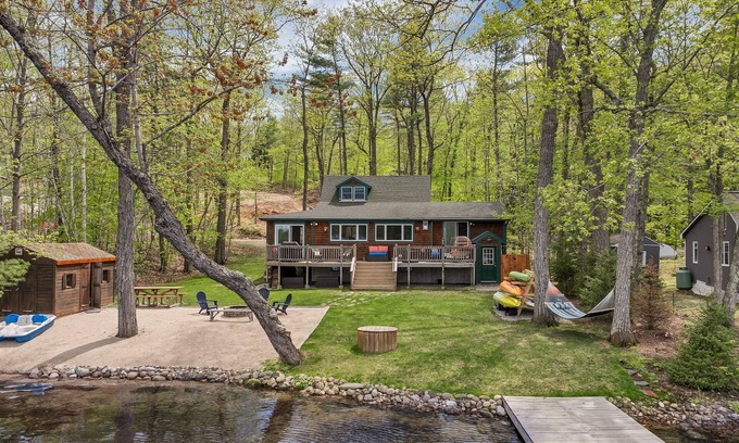 Wakefield House | Lakefront Getaway | Leaf Peepers | Bonfire Nights