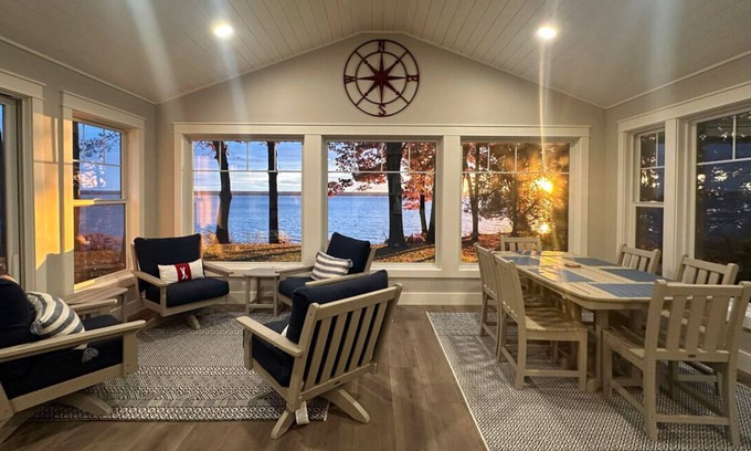 Town of Torrey House | Lakefront Getaway: The Blue Bungalow on Seneca Lake