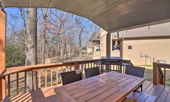 Greers Ferry Cabin | Lakefront Greers Ferry Cabin w/Covered Boat Slip!