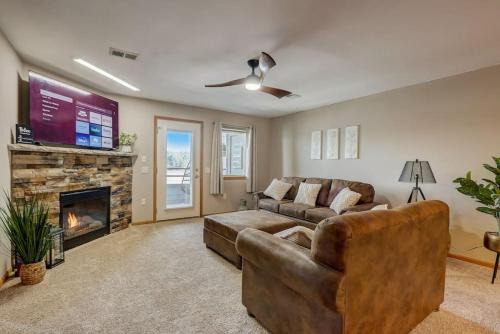 Lake Delton House | Lakefront Haven for Families Golfers and Girls Trips