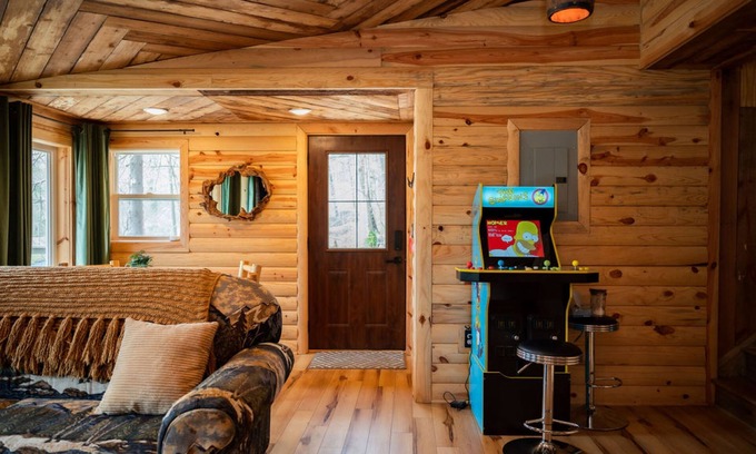 Martinsville Apartment | Lakefront Hilltop Cabin Hot tub Firepit