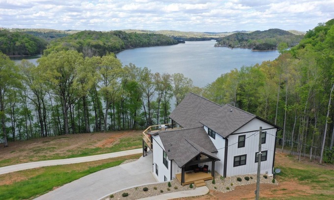 Maynardville House | Lakefront home at Tumbling Run Estates w/Kayaks