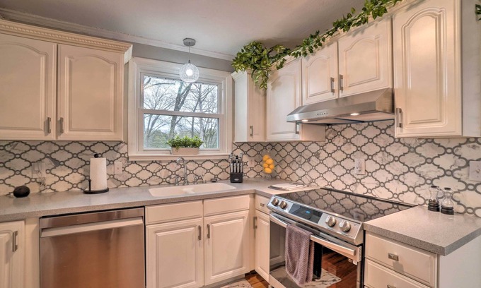 Green Hill House | Lakefront Home in Quiet Cove w/Patio & Kayaks!
