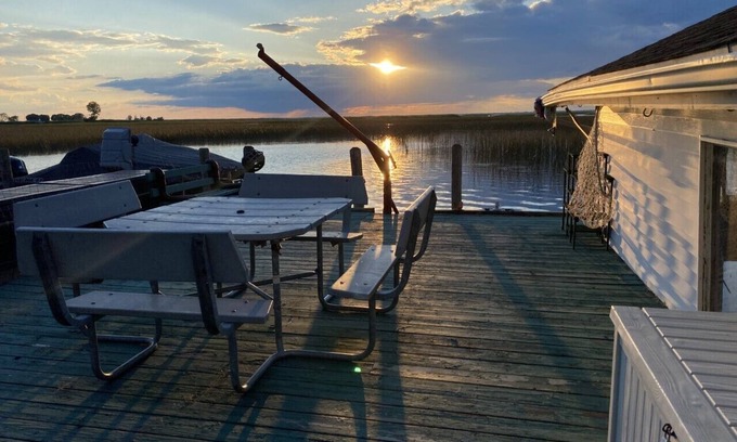 Anchorville Cottage | Lakefront Home near N Channel, 40’ Seawall and Parking for 3 Trucks - Trailers