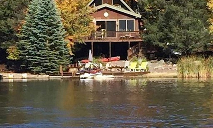 Hamlin House | LAKEFRONT HOME on a peaceful cove. Walking distance to beach, pool and Tiki bar