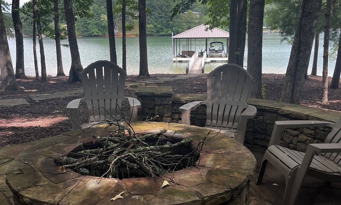 Blairsville Cabin | Lakefront home on Lake Nottley with dock
