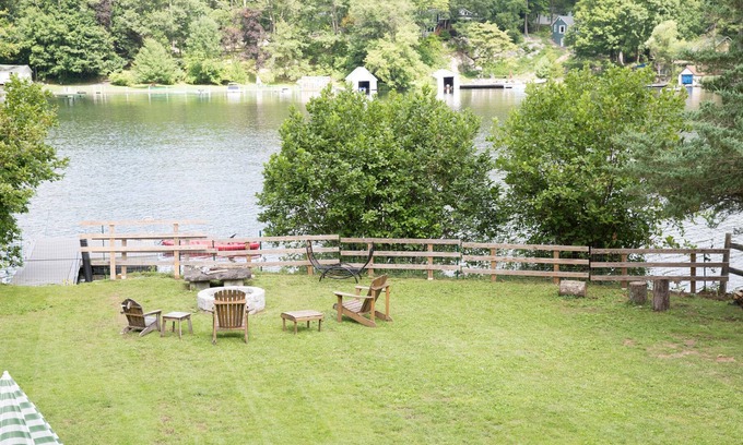Putnam Valley House | Lakefront home on beautiful and private motorboat la - 100 feet private lakefron