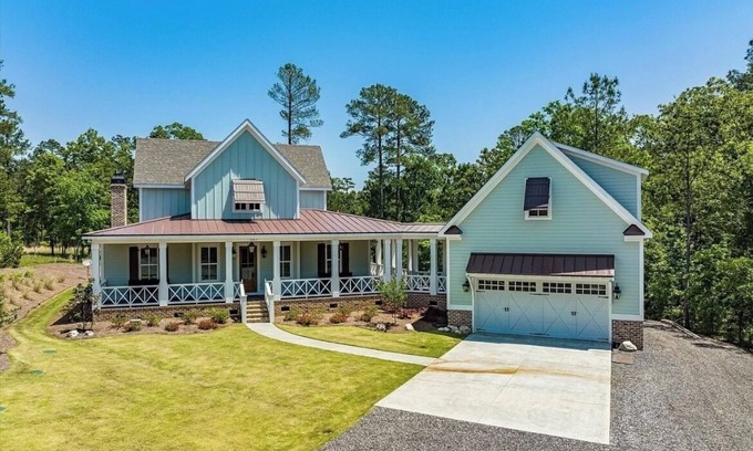 Lincolnton House | Lakefront home sleeps 16 only 35 miles to Masters