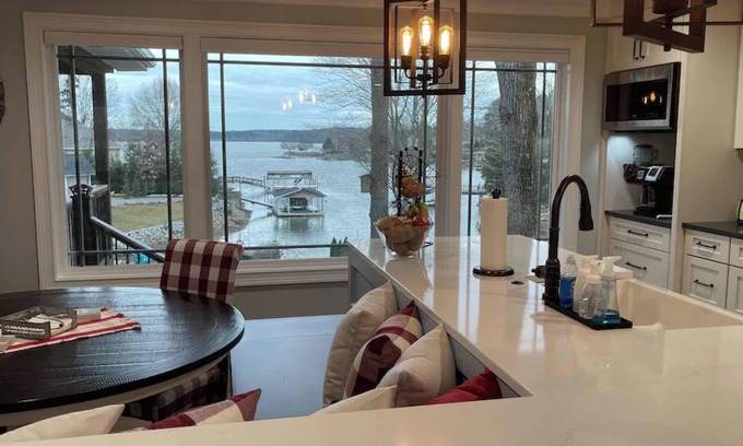Lake Norman of Catawba House | Lakefront home with private beach & gourmet kitchen