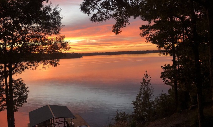Chappells House | Lakefront Home with Amazing Sunsets, Private Dock & Firepit