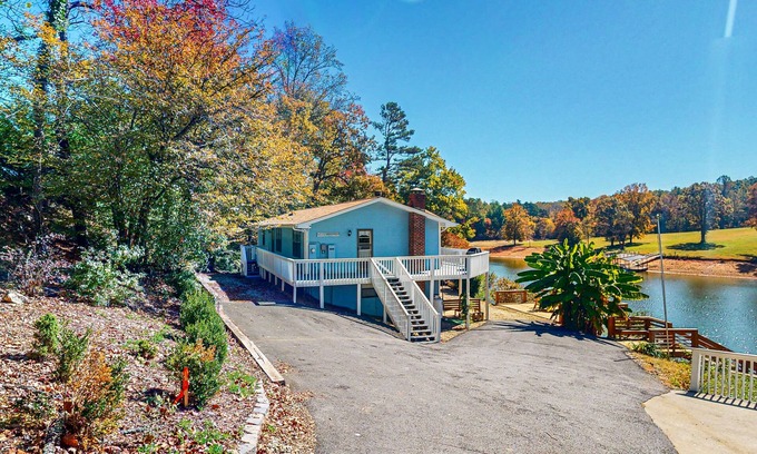 Blairsville House | Lakefront home with dock, deck, gazebo, pool table & amazing views