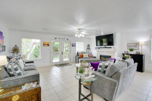 Hot Springs Apartment | Lakefront Hot Springs Condo with Balcony and Fireplace
