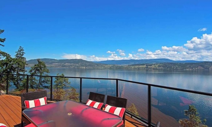 Central Okanagan House | Lakefront House, Private Luxury Dock & Boat Lift