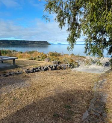 Waitahanui House | Lakefront House Stunning Sunsets
